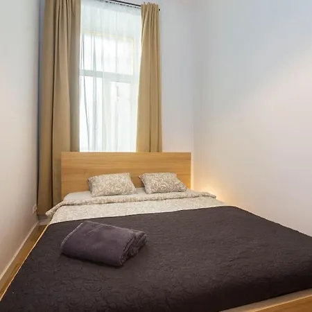 شقة Elegant 2-bedroom Retreat Near Old Town ريغا