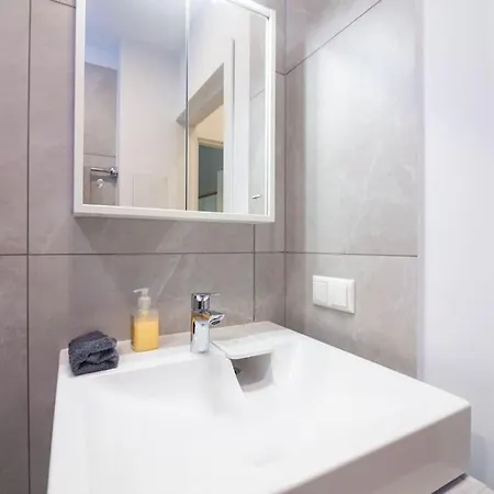 Elegant 2-bedroom Retreat Near Old Town