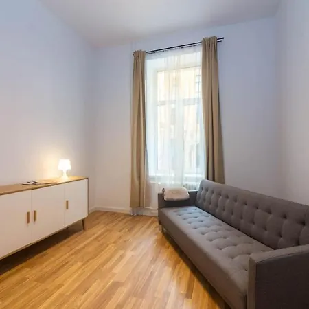 Elegant 2-bedroom Retreat Near Old Town Apartmán *